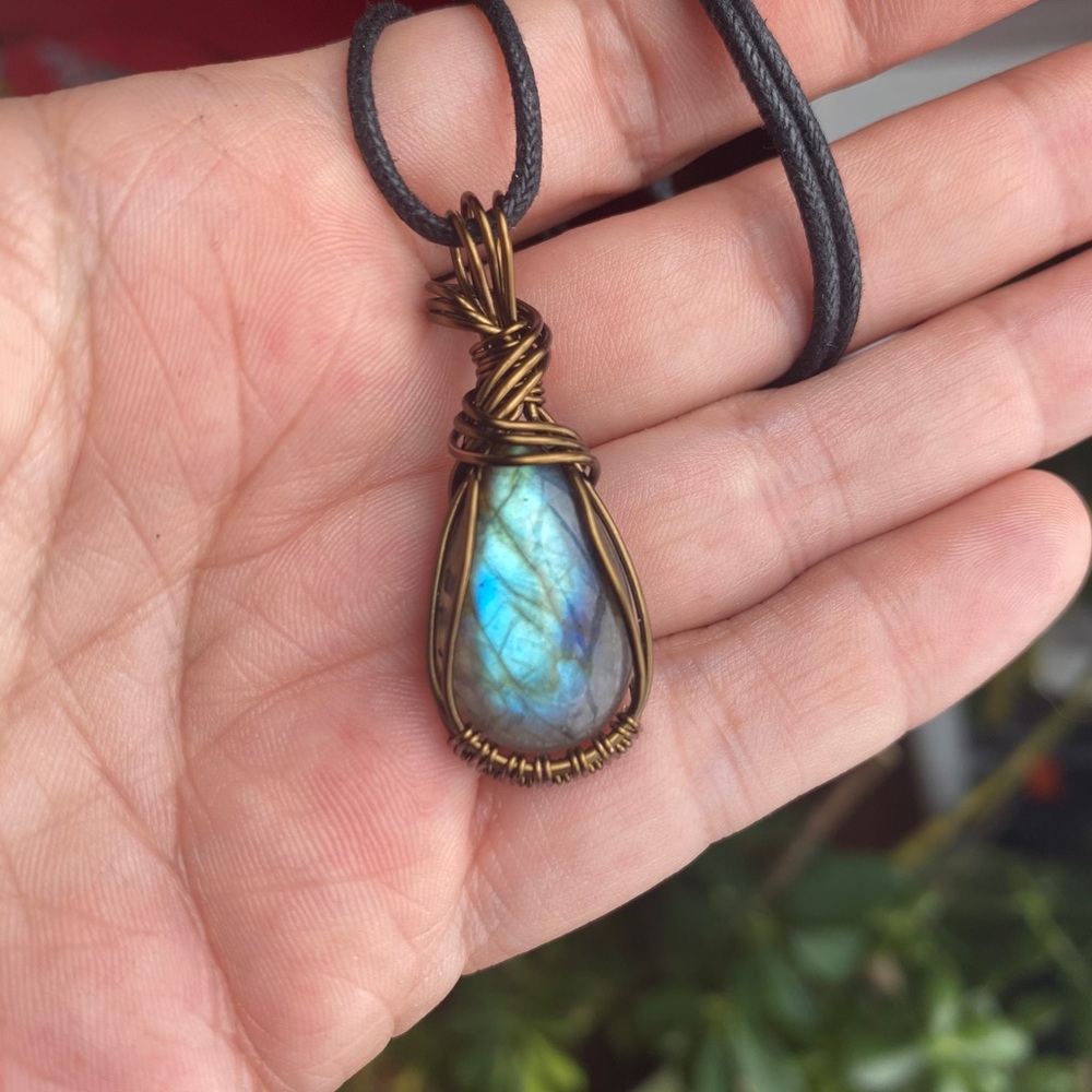 New Flashy Labradorite Brass Wrapped Necklace